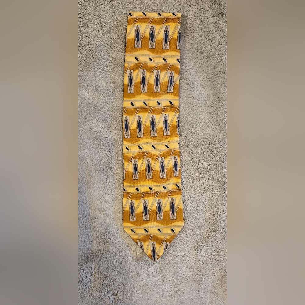 Manhattan Adult Gold Necktie